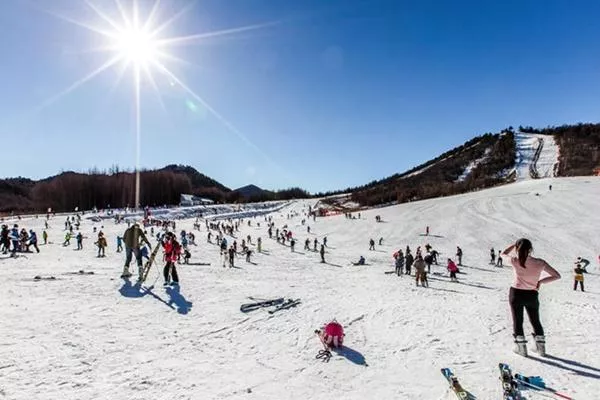 神龍架國際滑雪場(chǎng)門票多少錢